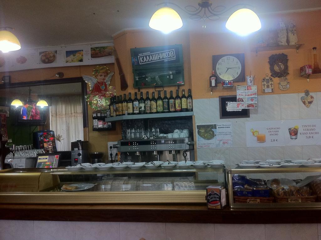 Hostal Madrid Paris Buitrago del Lozoya Ngoại thất bức ảnh