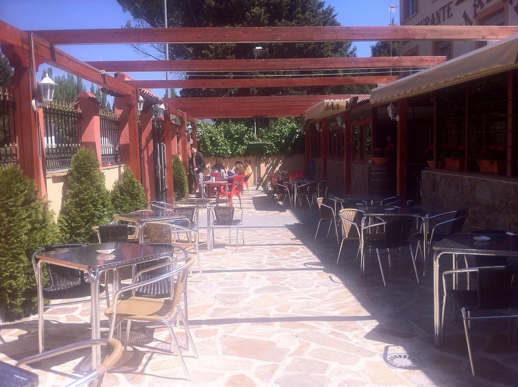 Hostal Madrid Paris Buitrago del Lozoya Ngoại thất bức ảnh
