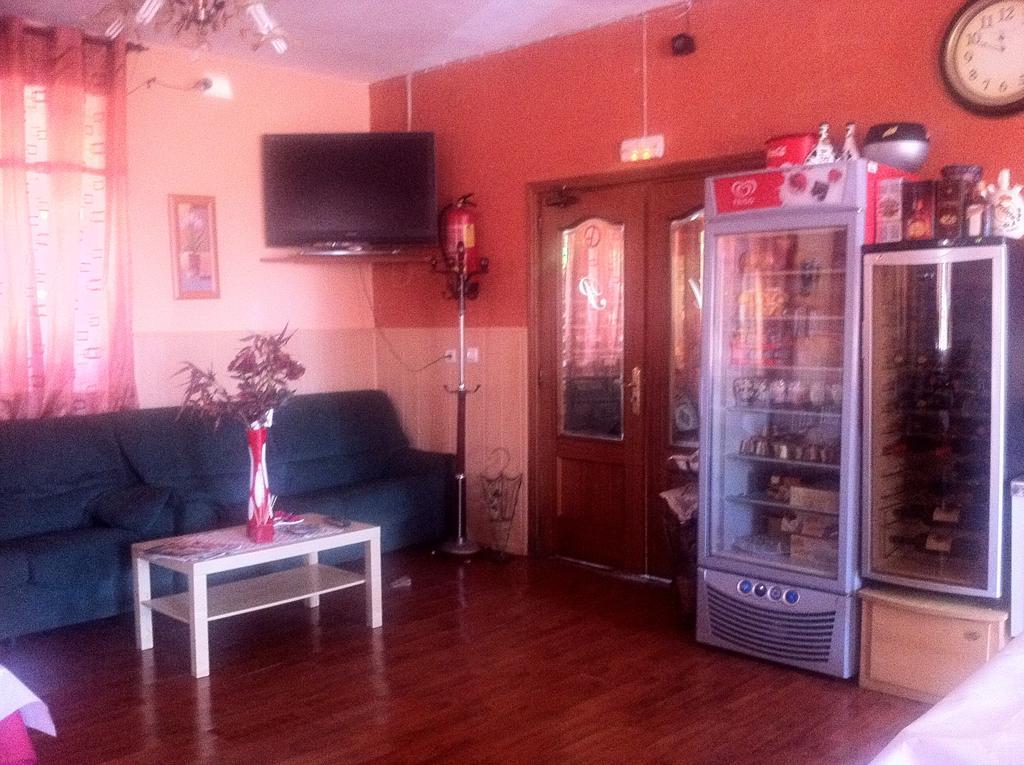 Hostal Madrid Paris Buitrago del Lozoya Ngoại thất bức ảnh