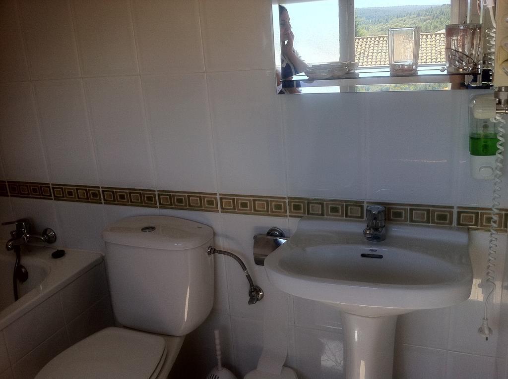 Hostal Madrid Paris Buitrago del Lozoya Phòng bức ảnh