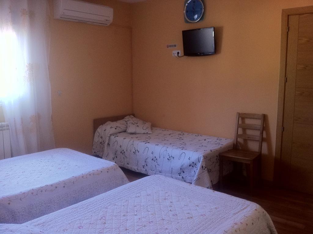 Hostal Madrid Paris Buitrago del Lozoya Phòng bức ảnh