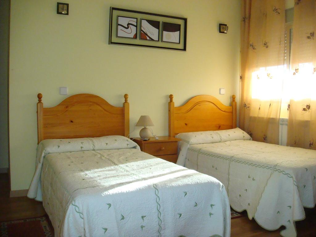 Hostal Madrid Paris Buitrago del Lozoya Phòng bức ảnh