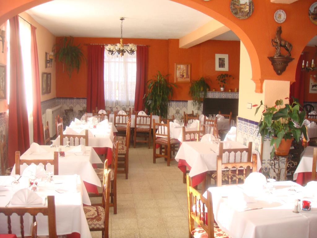 Hostal Madrid Paris Buitrago del Lozoya Ngoại thất bức ảnh